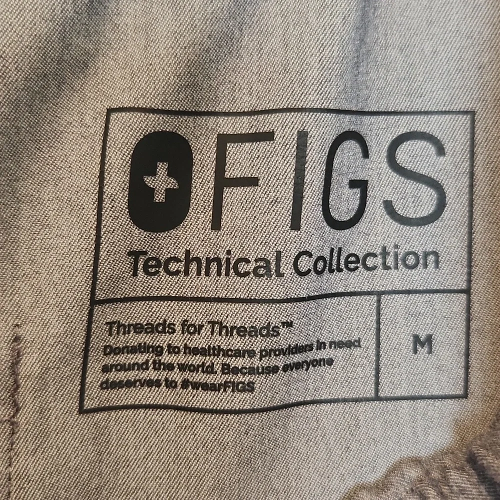 Figs Cairo Cargo Scrub Pant for Men Size Medium